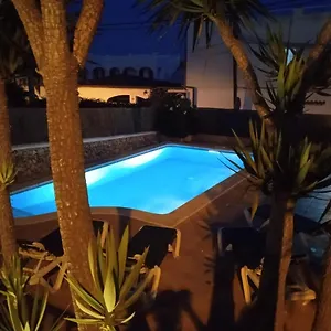 Hermosa Casa Con Piscina Cerca De La Playa De Сasa de vacaciones